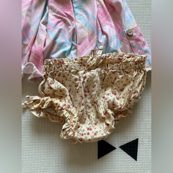 Cheeky Plum|Baby girl,toddler pastel Floral matching set Short sleeve & bloomers - Picture 5 of 9